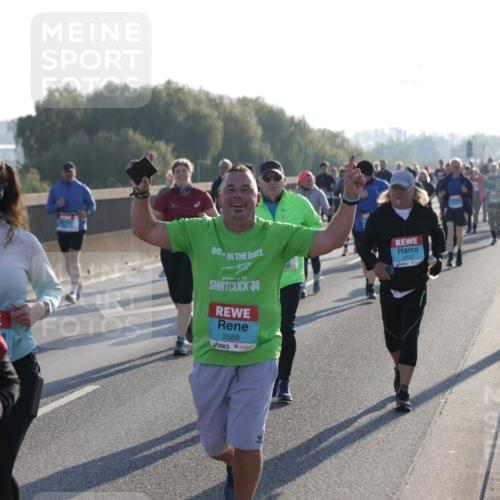 03.10.2025 - Köhlbrandbrückenlauf Jannik Wohlers http://msf.ph/oto/9064655 03.10.2025 09:25:32 Position 3 2727, 3588, 2527 meine-sportfotos.de