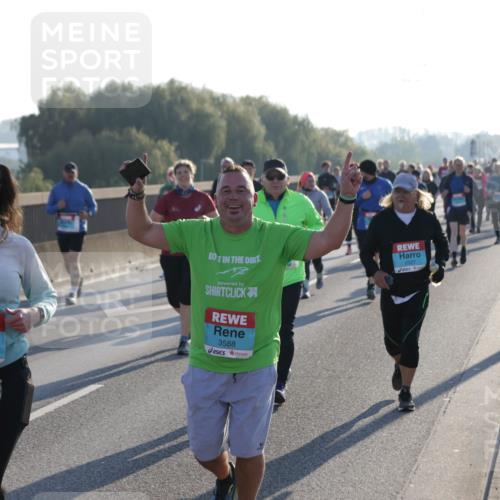 03.10.2025 - Köhlbrandbrückenlauf Jannik Wohlers http://msf.ph/oto/9064658 03.10.2025 09:25:32 Position 3 2527, 3588 meine-sportfotos.de