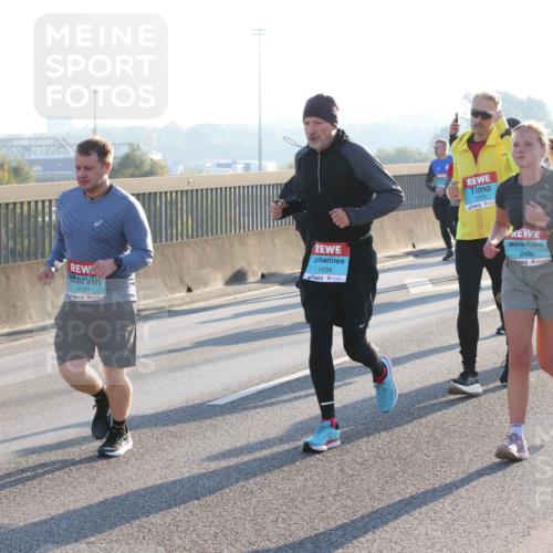 03.10.2025 - Köhlbrandbrückenlauf Lena Gebhardt http://msf.ph/oto/9064692 03.10.2025 09:21:45 Position 1 3037, 1634, 1701, 2499, 1764 meine-sportfotos.de