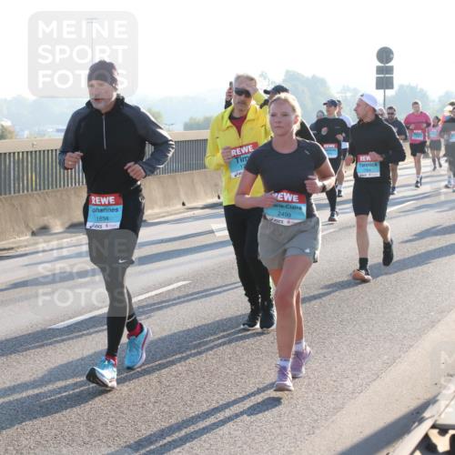03.10.2025 - Köhlbrandbrückenlauf Lena Gebhardt http://msf.ph/oto/9064701 03.10.2025 09:21:45 Position 1 1634, 2499, 1764 meine-sportfotos.de