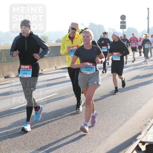 03.10.2025 - Köhlbrandbrückenlauf Lena Gebhardt http://msf.ph/oto/9064704 03.10.2025 09:21:45 Position 1 1634, 2499, 1764 meine-sportfotos.de
