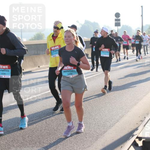 03.10.2025 - Köhlbrandbrückenlauf Lena Gebhardt http://msf.ph/oto/9064707 03.10.2025 09:21:46 Position 1 1634, 1701, 2499, 1764 meine-sportfotos.de