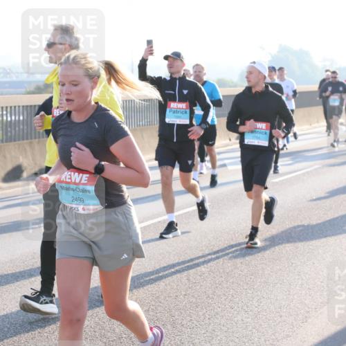 03.10.2025 - Köhlbrandbrückenlauf Lena Gebhardt http://msf.ph/oto/9064722 03.10.2025 09:21:46 Position 1 2499, 1764 meine-sportfotos.de
