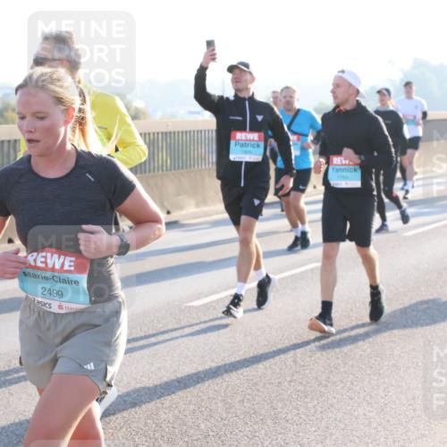 03.10.2025 - Köhlbrandbrückenlauf Lena Gebhardt http://msf.ph/oto/9064729 03.10.2025 09:21:47 Position 1 2499, 1764 meine-sportfotos.de