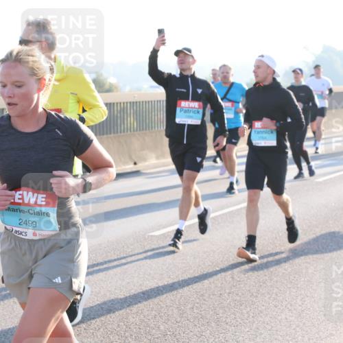 03.10.2025 - Köhlbrandbrückenlauf Lena Gebhardt http://msf.ph/oto/9064731 03.10.2025 09:21:47 Position 1 2499, 1764 meine-sportfotos.de