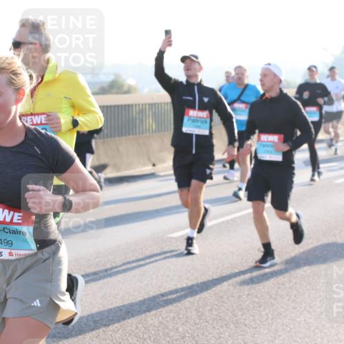 03.10.2025 - Köhlbrandbrückenlauf Lena Gebhardt http://msf.ph/oto/9064735 03.10.2025 09:21:47 Position 1 2499 meine-sportfotos.de