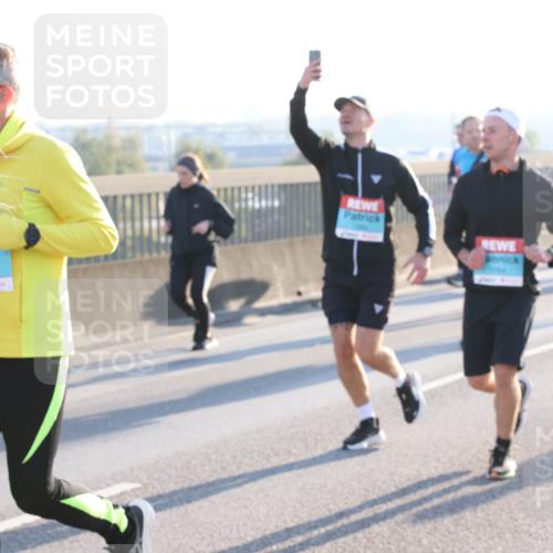 03.10.2025 - Köhlbrandbrückenlauf Lena Gebhardt http://msf.ph/oto/9064742 03.10.2025 09:21:47 Position 1 1701 meine-sportfotos.de