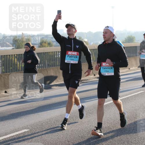 03.10.2025 - Köhlbrandbrückenlauf Lena Gebhardt http://msf.ph/oto/9064744 03.10.2025 09:21:47 Position 1 1886, 1764 meine-sportfotos.de