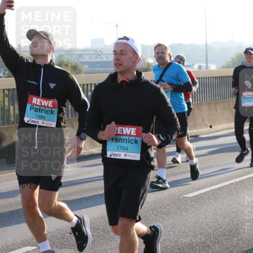 03.10.2025 - Köhlbrandbrückenlauf Lena Gebhardt http://msf.ph/oto/9064756 03.10.2025 09:21:48 Position 1 1886, 1764, 1979 meine-sportfotos.de