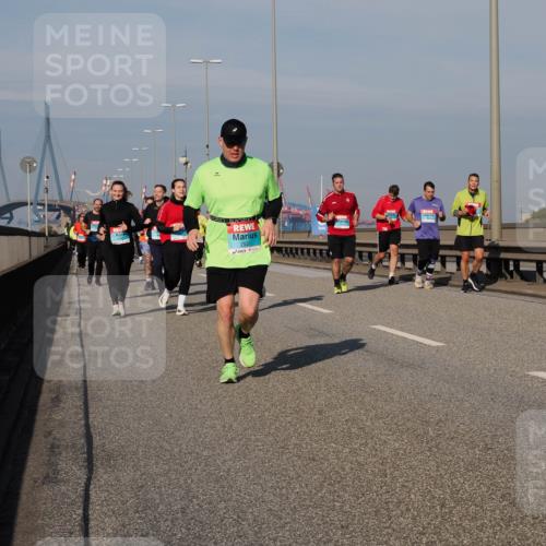 03.10.2025 - Köhlbrandbrückenlauf Fabian Wolf http://msf.ph/oto/9064758 03.10.2025 10:07:55 Position 3 2525 meine-sportfotos.de
