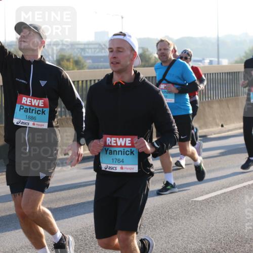 03.10.2025 - Köhlbrandbrückenlauf Lena Gebhardt http://msf.ph/oto/9064760 03.10.2025 09:21:48 Position 1 1886, 1764, 29 meine-sportfotos.de