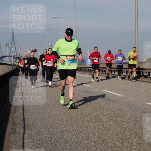 03.10.2025 - Köhlbrandbrückenlauf Fabian Wolf http://msf.ph/oto/9064761 03.10.2025 10:07:55 Position 3 3, 2525, 1863 meine-sportfotos.de