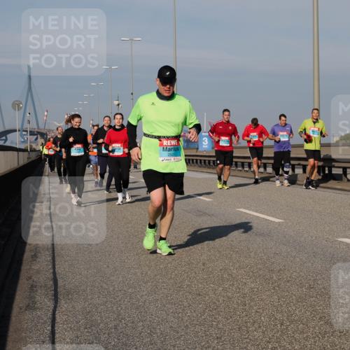03.10.2025 - Köhlbrandbrückenlauf Fabian Wolf http://msf.ph/oto/9064765 03.10.2025 10:07:55 Position 3 2525, 3 meine-sportfotos.de