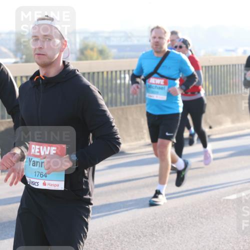 03.10.2025 - Köhlbrandbrückenlauf Lena Gebhardt http://msf.ph/oto/9064766 03.10.2025 09:21:48 Position 1 1886, 1764 meine-sportfotos.de
