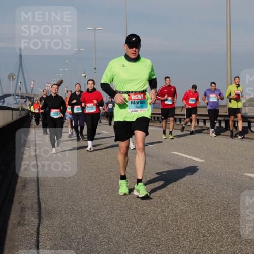03.10.2025 - Köhlbrandbrückenlauf Fabian Wolf http://msf.ph/oto/9064770 03.10.2025 10:07:56 Position 3 2525 meine-sportfotos.de