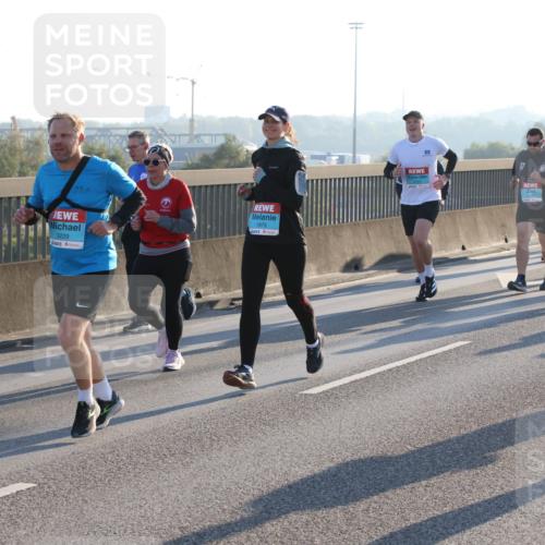 03.10.2025 - Köhlbrandbrückenlauf Lena Gebhardt http://msf.ph/oto/9064771 03.10.2025 09:21:49 Position 1 3229, 1979, 3653 meine-sportfotos.de