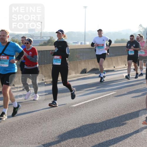 03.10.2025 - Köhlbrandbrückenlauf Lena Gebhardt http://msf.ph/oto/9064775 03.10.2025 09:21:49 Position 1 3229, 1979, 3653 meine-sportfotos.de