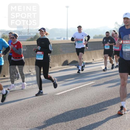 03.10.2025 - Köhlbrandbrückenlauf Lena Gebhardt http://msf.ph/oto/9064777 03.10.2025 09:21:49 Position 1 3229, 1979, 3653, 1833 meine-sportfotos.de