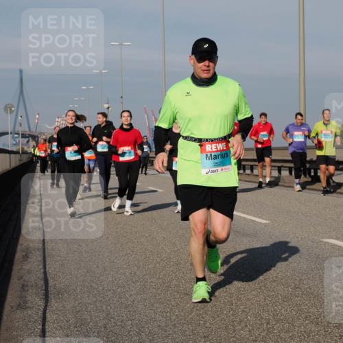 03.10.2025 - Köhlbrandbrückenlauf Fabian Wolf http://msf.ph/oto/9064783 03.10.2025 10:07:56 Position 3 2525 meine-sportfotos.de