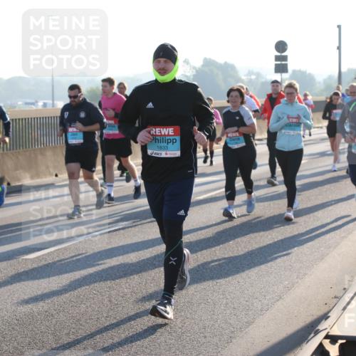 03.10.2025 - Köhlbrandbrückenlauf Lena Gebhardt http://msf.ph/oto/9064798 03.10.2025 09:21:50 Position 1 1833 meine-sportfotos.de