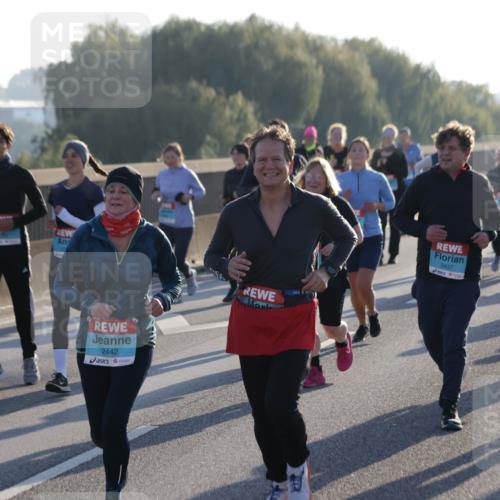 03.10.2025 - Köhlbrandbrückenlauf Jannik Wohlers http://msf.ph/oto/9064799 03.10.2025 09:25:41 Position 3 2442, 3437, 3438 meine-sportfotos.de