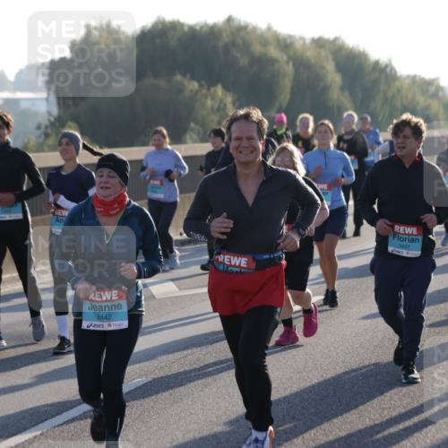 03.10.2025 - Köhlbrandbrückenlauf Jannik Wohlers http://msf.ph/oto/9064802 03.10.2025 09:25:41 Position 3 2442, 3437, 3438 meine-sportfotos.de