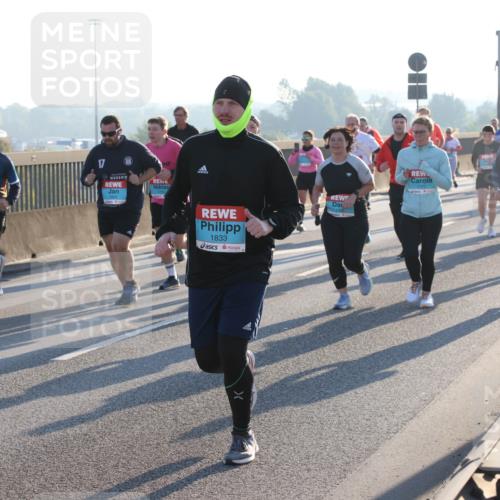 03.10.2025 - Köhlbrandbrückenlauf Lena Gebhardt http://msf.ph/oto/9064806 03.10.2025 09:21:50 Position 1 3157, 17, 1833, 1745 meine-sportfotos.de