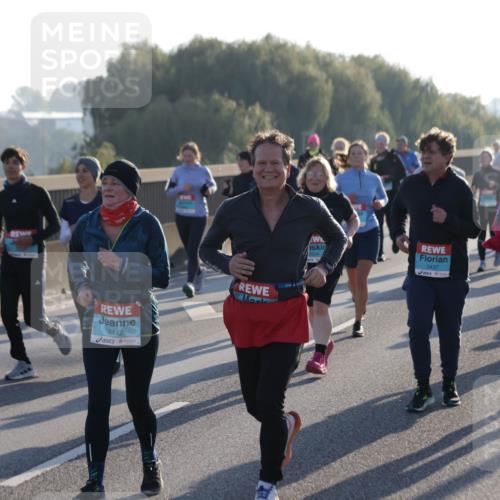 03.10.2025 - Köhlbrandbrückenlauf Jannik Wohlers http://msf.ph/oto/9064807 03.10.2025 09:25:41 Position 3 2442, 2504, 3437, 3438 meine-sportfotos.de