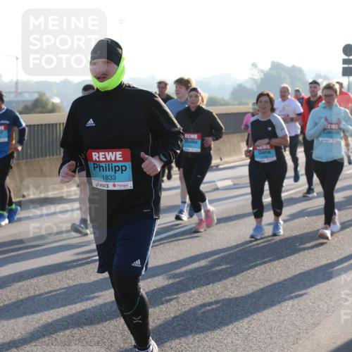 03.10.2025 - Köhlbrandbrückenlauf Lena Gebhardt http://msf.ph/oto/9064820 03.10.2025 09:21:51 Position 1 1833 meine-sportfotos.de