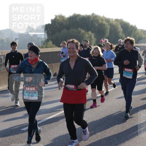 03.10.2025 - Köhlbrandbrückenlauf Jannik Wohlers http://msf.ph/oto/9064827 03.10.2025 09:25:42 Position 3 2442, 3437, 3438 meine-sportfotos.de