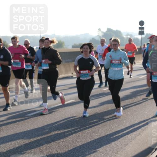 03.10.2025 - Köhlbrandbrückenlauf Lena Gebhardt http://msf.ph/oto/9064830 03.10.2025 09:21:52 Position 1  meine-sportfotos.de