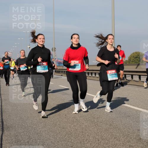 03.10.2025 - Köhlbrandbrückenlauf Fabian Wolf http://msf.ph/oto/9064831 03.10.2025 10:07:59 Position 3 2586, 2352, 2192, 2166 meine-sportfotos.de