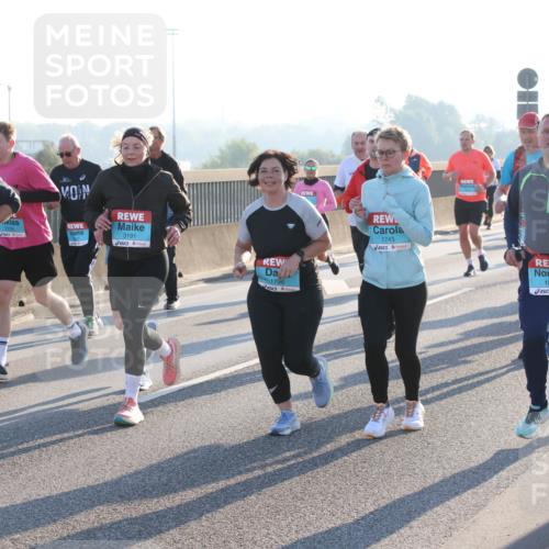 03.10.2025 - Köhlbrandbrückenlauf Lena Gebhardt http://msf.ph/oto/9064838 03.10.2025 09:21:52 Position 1 17, 2905, 1755, 3191, 1796, 1745, 1805 meine-sportfotos.de
