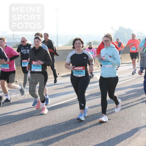 03.10.2025 - Köhlbrandbrückenlauf Lena Gebhardt http://msf.ph/oto/9064847 03.10.2025 09:21:52 Position 1 17, 2905, 1755, 3191, 1796, 1745, 1805 meine-sportfotos.de