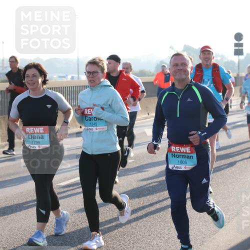 03.10.2025 - Köhlbrandbrückenlauf Lena Gebhardt http://msf.ph/oto/9064863 03.10.2025 09:21:53 Position 1 3191, 1796, 1745, 1805 meine-sportfotos.de