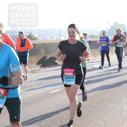 03.10.2025 - Köhlbrandbrückenlauf Lena Gebhardt http://msf.ph/oto/9064911 03.10.2025 09:21:56 Position 1 2902, 600, 1743 meine-sportfotos.de