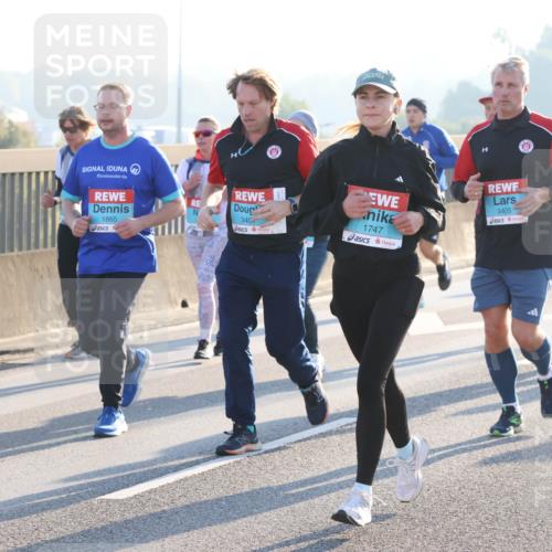 03.10.2025 - Köhlbrandbrückenlauf Lena Gebhardt http://msf.ph/oto/9064917 03.10.2025 09:21:58 Position 1 1865, 340, 1747, 3405 meine-sportfotos.de