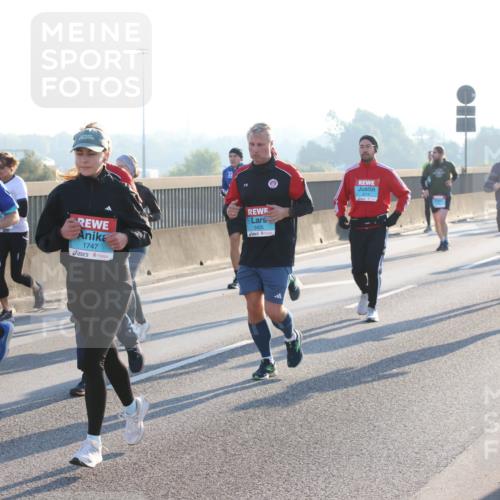 03.10.2025 - Köhlbrandbrückenlauf Lena Gebhardt http://msf.ph/oto/9064925 03.10.2025 09:21:59 Position 1 1865, 1747, 3405 meine-sportfotos.de