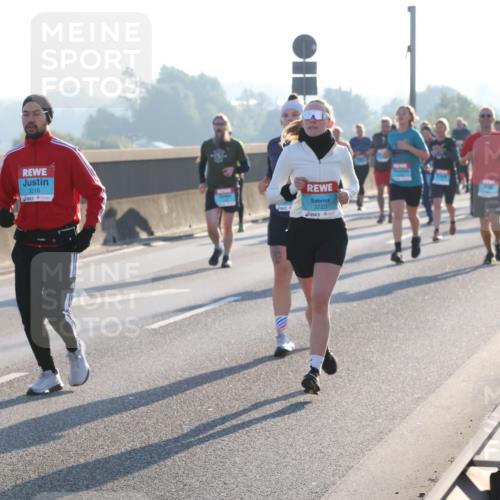 03.10.2025 - Köhlbrandbrückenlauf Lena Gebhardt http://msf.ph/oto/9064927 03.10.2025 09:22:00 Position 1 3216, 3723 meine-sportfotos.de