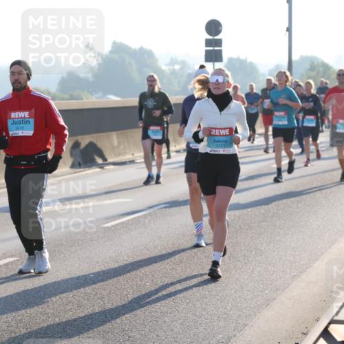 03.10.2025 - Köhlbrandbrückenlauf Lena Gebhardt http://msf.ph/oto/9064929 03.10.2025 09:22:00 Position 1 3216, 3723 meine-sportfotos.de