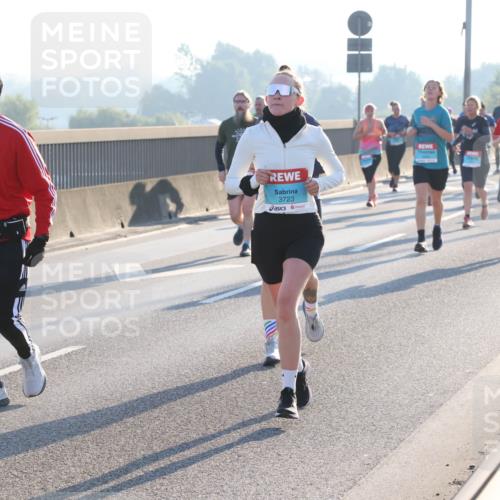 03.10.2025 - Köhlbrandbrückenlauf Lena Gebhardt http://msf.ph/oto/9064937 03.10.2025 09:22:01 Position 1 3216, 3723 meine-sportfotos.de