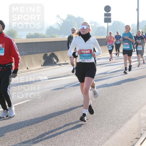 03.10.2025 - Köhlbrandbrückenlauf Lena Gebhardt http://msf.ph/oto/9064941 03.10.2025 09:22:01 Position 1 3216, 3723 meine-sportfotos.de