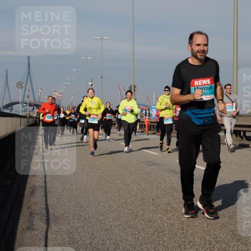 03.10.2025 - Köhlbrandbrückenlauf Fabian Wolf http://msf.ph/oto/9064944 03.10.2025 10:08:06 Position 3 90 meine-sportfotos.de