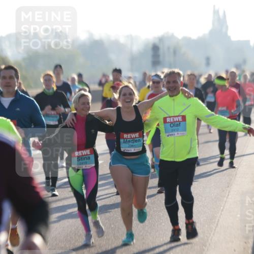 03.10.2025 - Köhlbrandbrückenlauf Jannik Wohlers http://msf.ph/oto/9064952 03.10.2025 09:25:56 Position 3 2419, 2261, 2412 meine-sportfotos.de