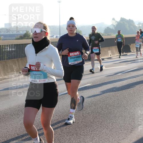 03.10.2025 - Köhlbrandbrückenlauf Lena Gebhardt http://msf.ph/oto/9064955 03.10.2025 09:22:03 Position 1 3723, 1801 meine-sportfotos.de