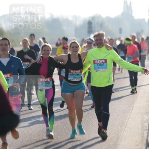 03.10.2025 - Köhlbrandbrückenlauf Jannik Wohlers http://msf.ph/oto/9064959 03.10.2025 09:25:56 Position 3 2419, 2261, 2412 meine-sportfotos.de