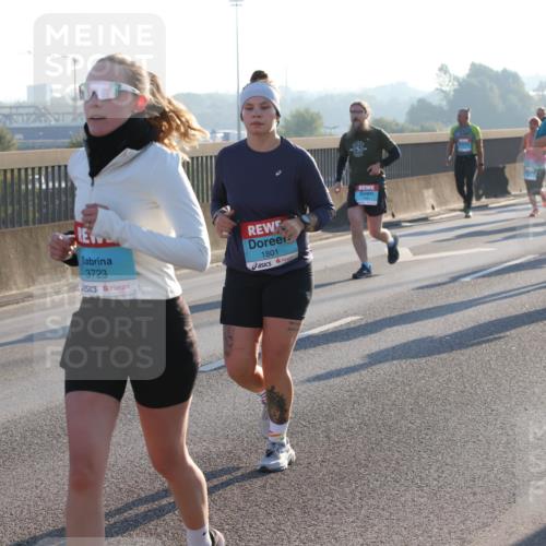03.10.2025 - Köhlbrandbrückenlauf Lena Gebhardt http://msf.ph/oto/9064961 03.10.2025 09:22:03 Position 1 3723, 1801 meine-sportfotos.de
