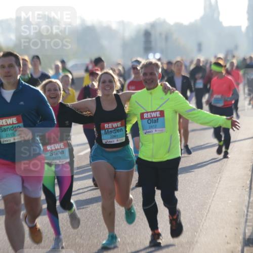 03.10.2025 - Köhlbrandbrückenlauf Jannik Wohlers http://msf.ph/oto/9064962 03.10.2025 09:25:57 Position 3 2115, 2419, 2261, 2412 meine-sportfotos.de
