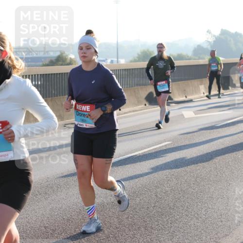 03.10.2025 - Köhlbrandbrückenlauf Lena Gebhardt http://msf.ph/oto/9064964 03.10.2025 09:22:03 Position 1 3723, 1801 meine-sportfotos.de