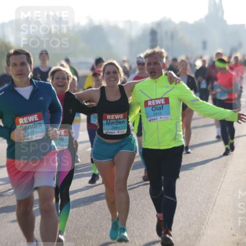 03.10.2025 - Köhlbrandbrückenlauf Jannik Wohlers http://msf.ph/oto/9064975 03.10.2025 09:25:57 Position 3 2115, 19, 2261, 2412 meine-sportfotos.de